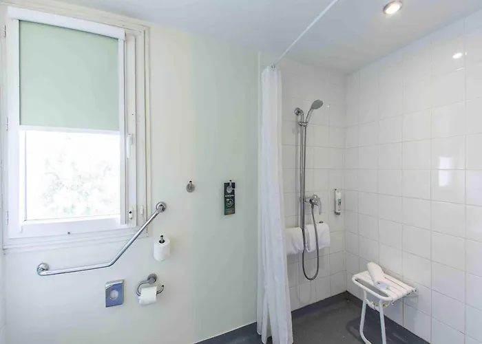 Ibis Budget Sud Pres D'arenes 2*