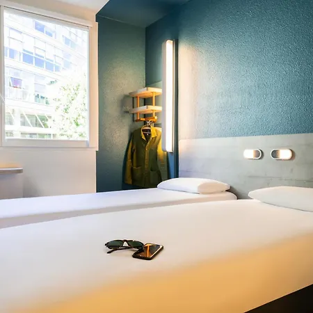 Ibis Budget Sud Près D'arènes Hotel 2*