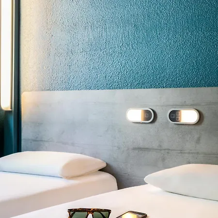 Hotel Ibis Budget Sud Près D'arènes 2*