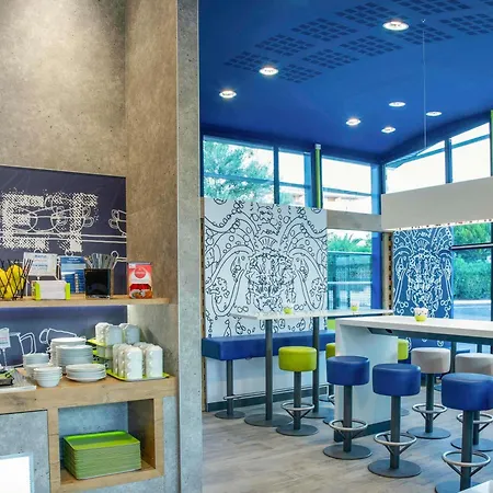 Ibis Budget Sud Pres D'arenes 2*