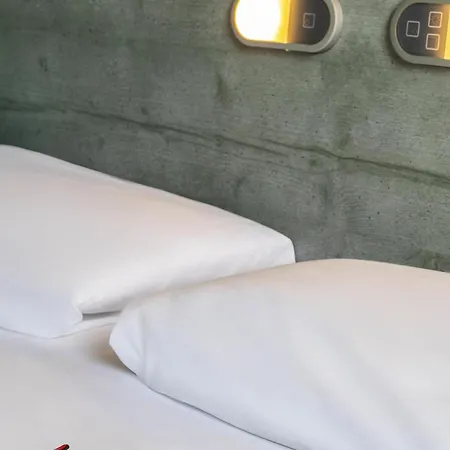 Ibis Budget Sud Pres D'arenes Hotel