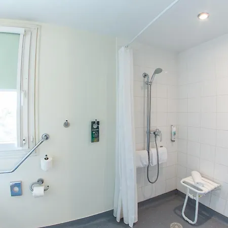 Ibis Budget Sud Pres D'arenes 2*