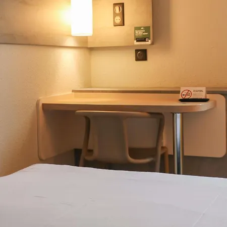 Hotel Ibis Budget Sud Pres D'arenes
