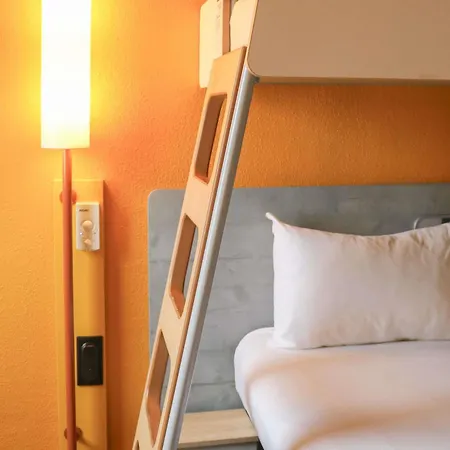 Отель Ibis Budget Sud Pres D'arenes 2*