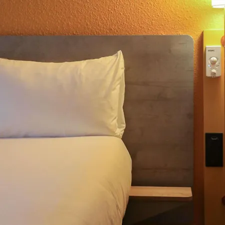 Ibis Budget Sud Pres D'arenes מלון