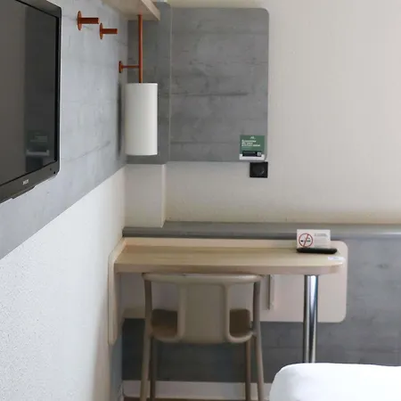 Ibis Budget Sud Pres D'arenes Hotel 2*