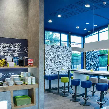 Hotel Ibis Budget Sud Près D'arènes