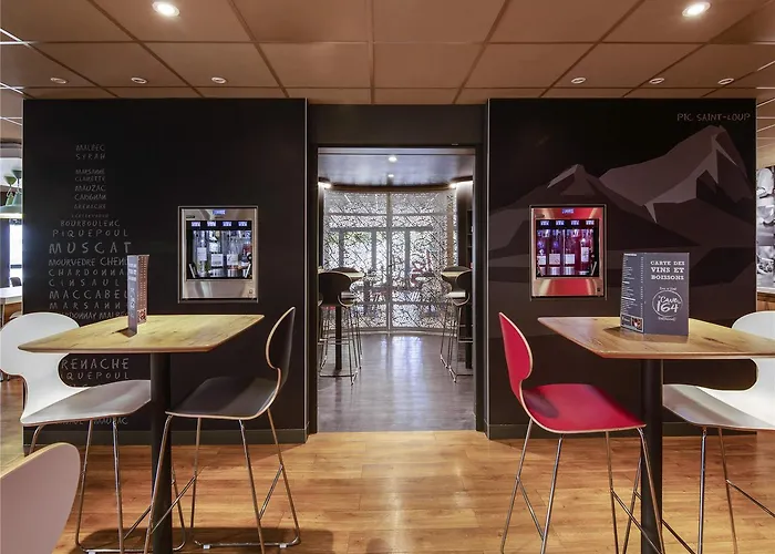 Hotel Ibis Budget Sud Près D'arènes 2*